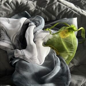 Elegant Gray and White Scarf